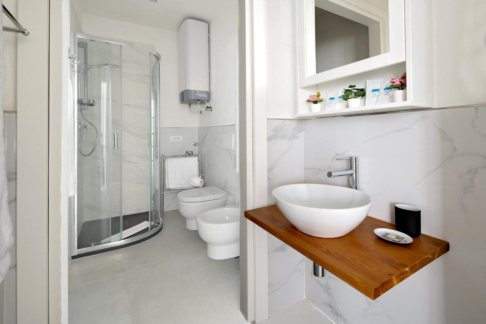 Florence Charming Apartments: Chic Renovated Stay Near Tram Leopolda Exterior photo