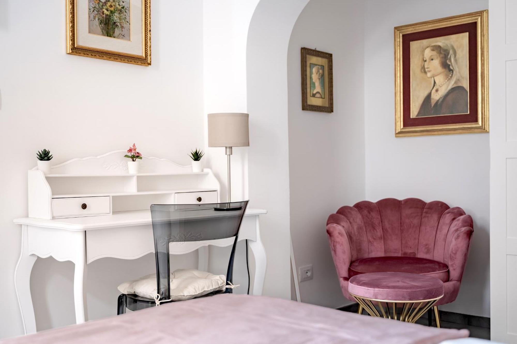 Florence Charming Apartments: Chic Renovated Stay Near Tram Leopolda Exterior photo