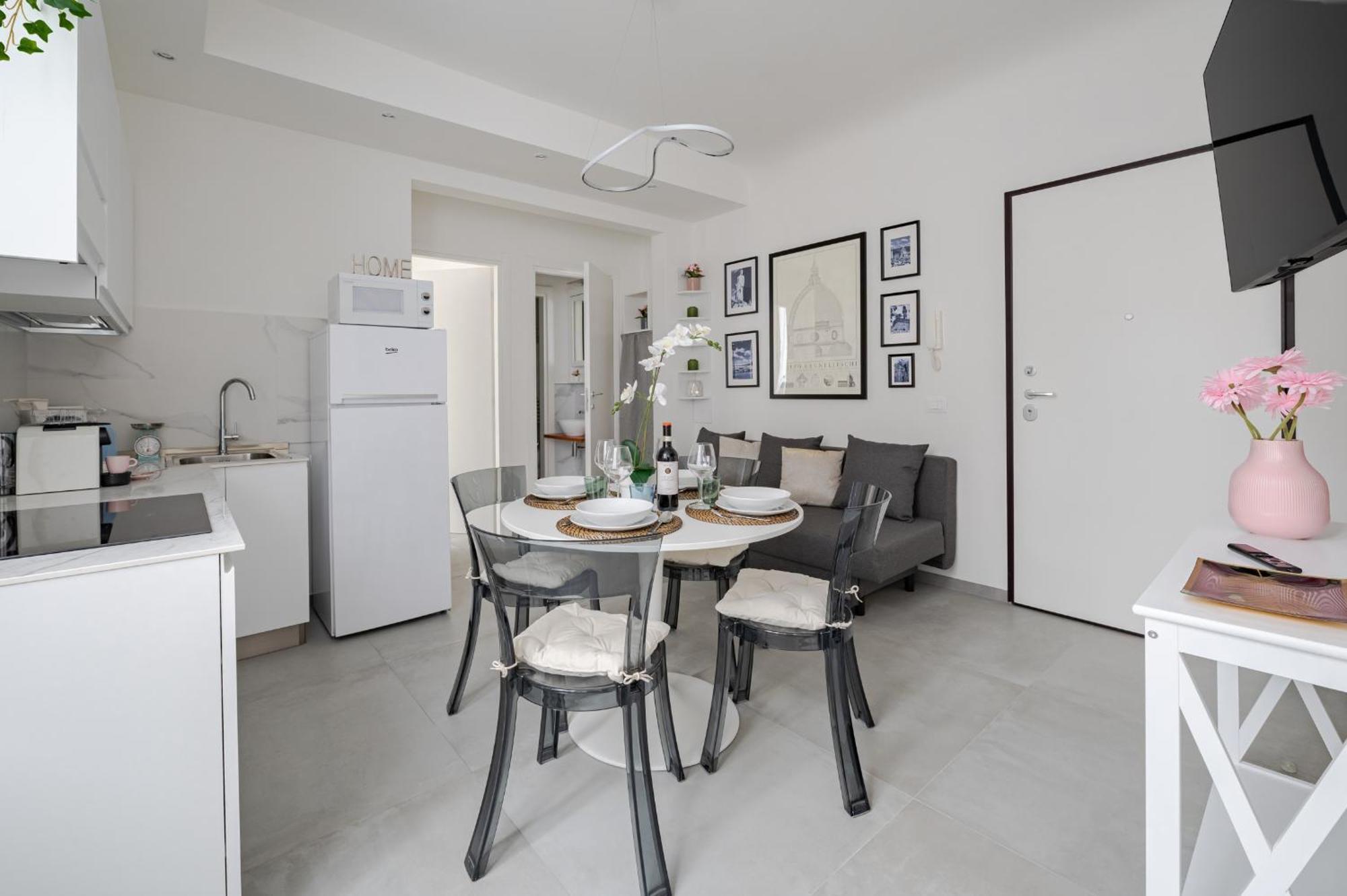 Florence Charming Apartments: Chic Renovated Stay Near Tram Leopolda Exterior photo