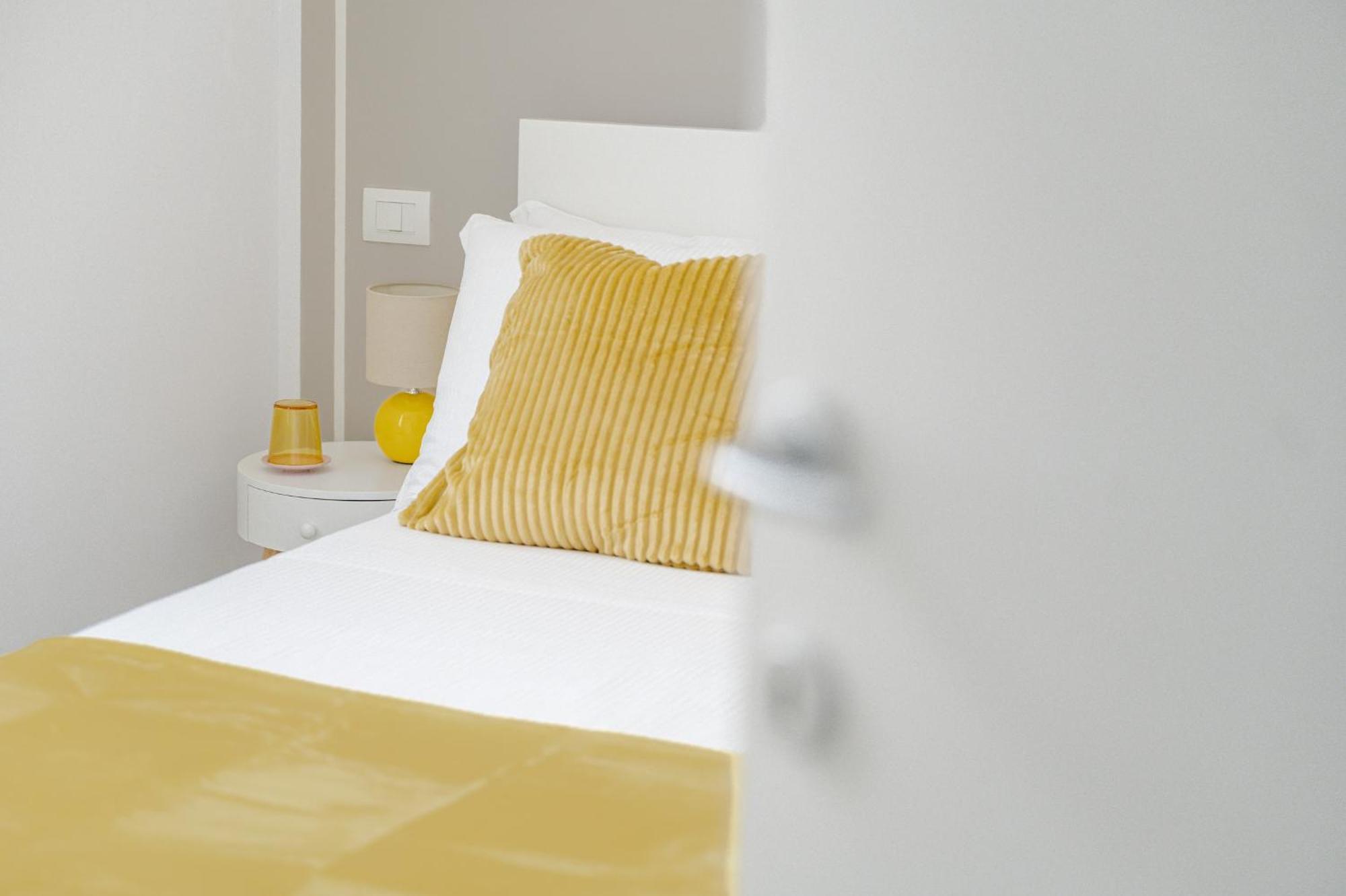 Florence Charming Apartments: Chic Renovated Stay Near Tram Leopolda Exterior photo