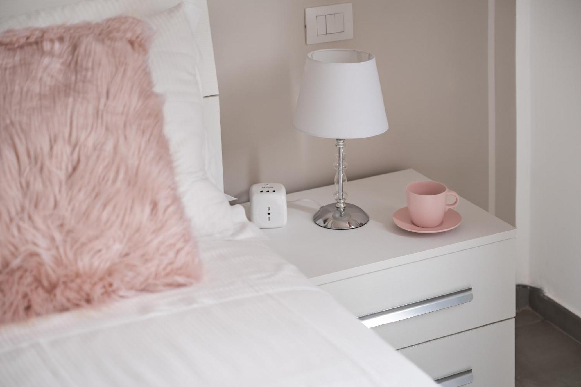 Florence Charming Apartments: Chic Renovated Stay Near Tram Leopolda Exterior photo